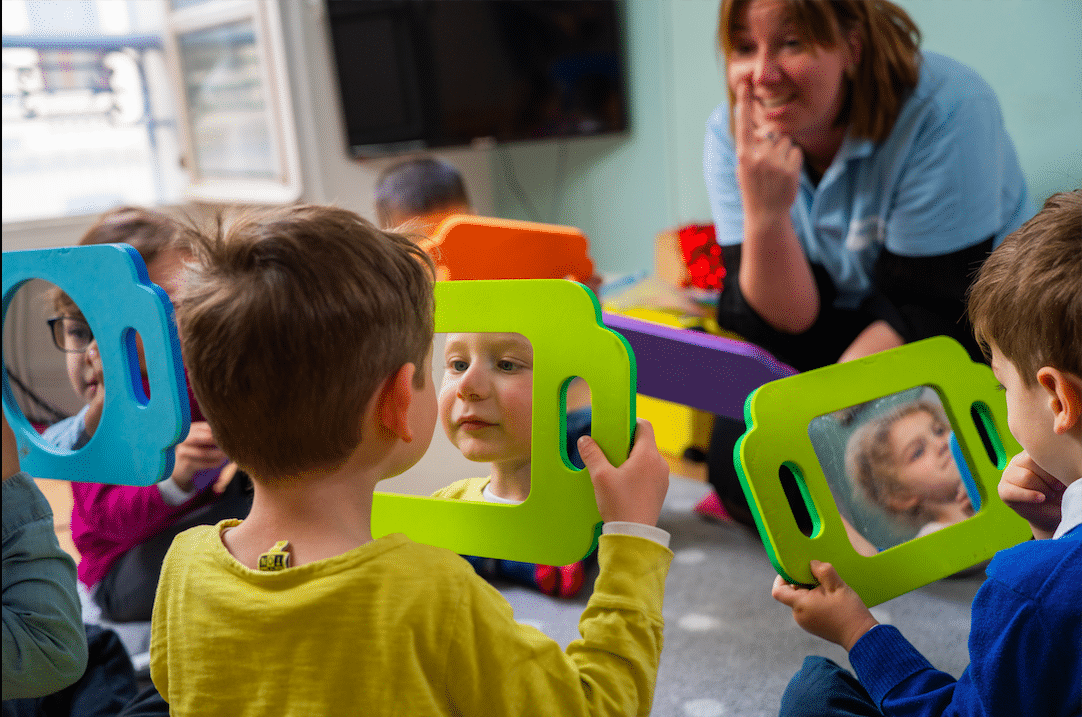 Corsi della stessa et&agrave; - Helen Doron English