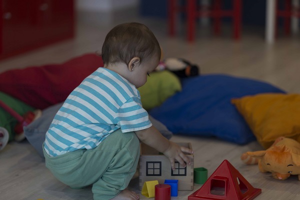 attivit&agrave; per bambini da 9 a 12 mesi