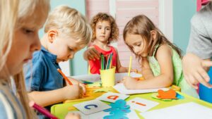 bambini che frequentano un corso di inglese per bambini helen doron english