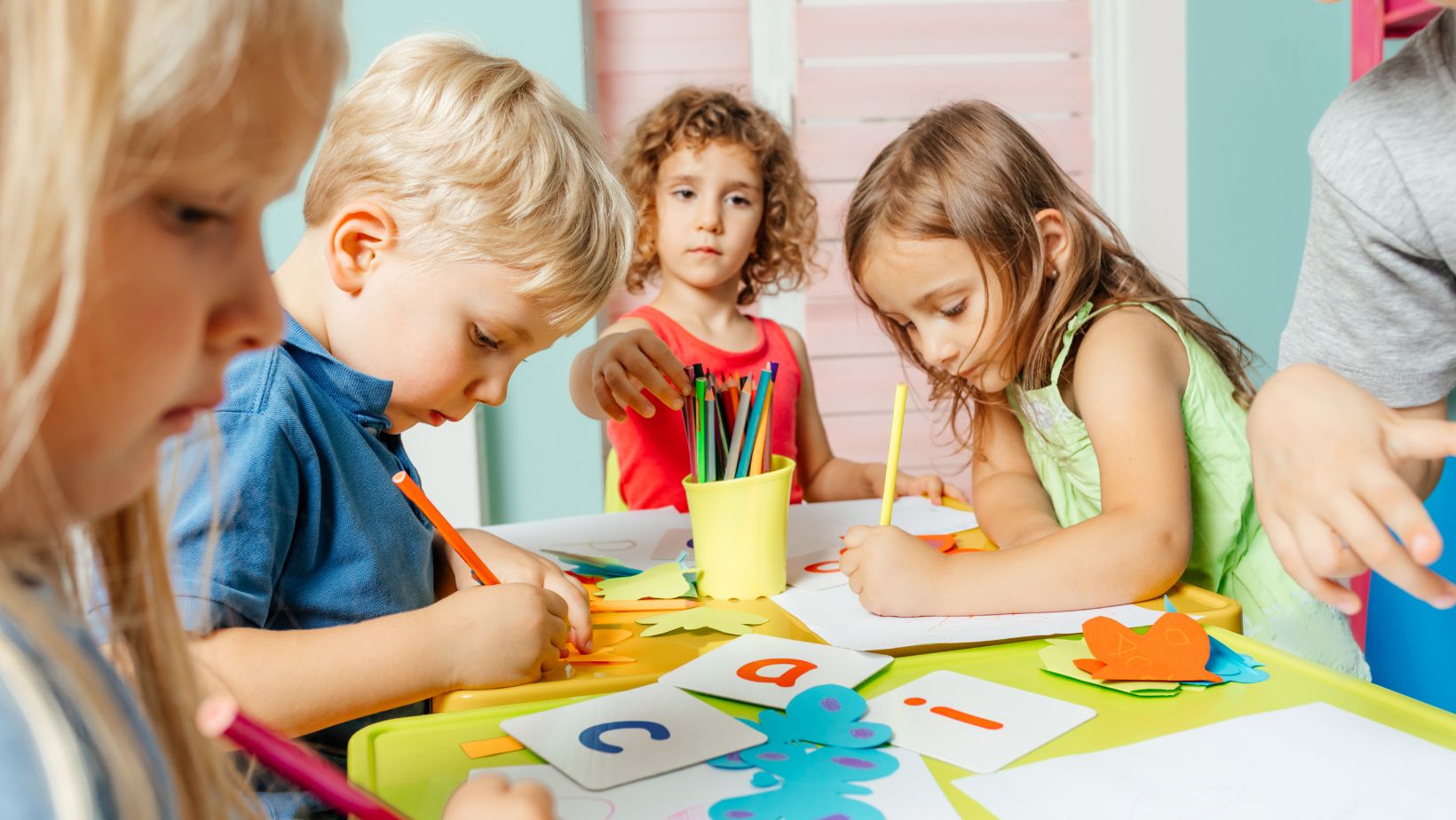 bambini che frequentano un corso di inglese per bambini helen doron english